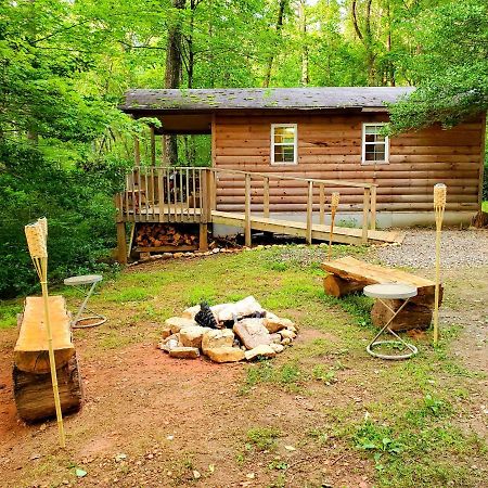 Lil' Log At Hearthstone Cabins And Camping - Pet Friendly Helen Esterno foto