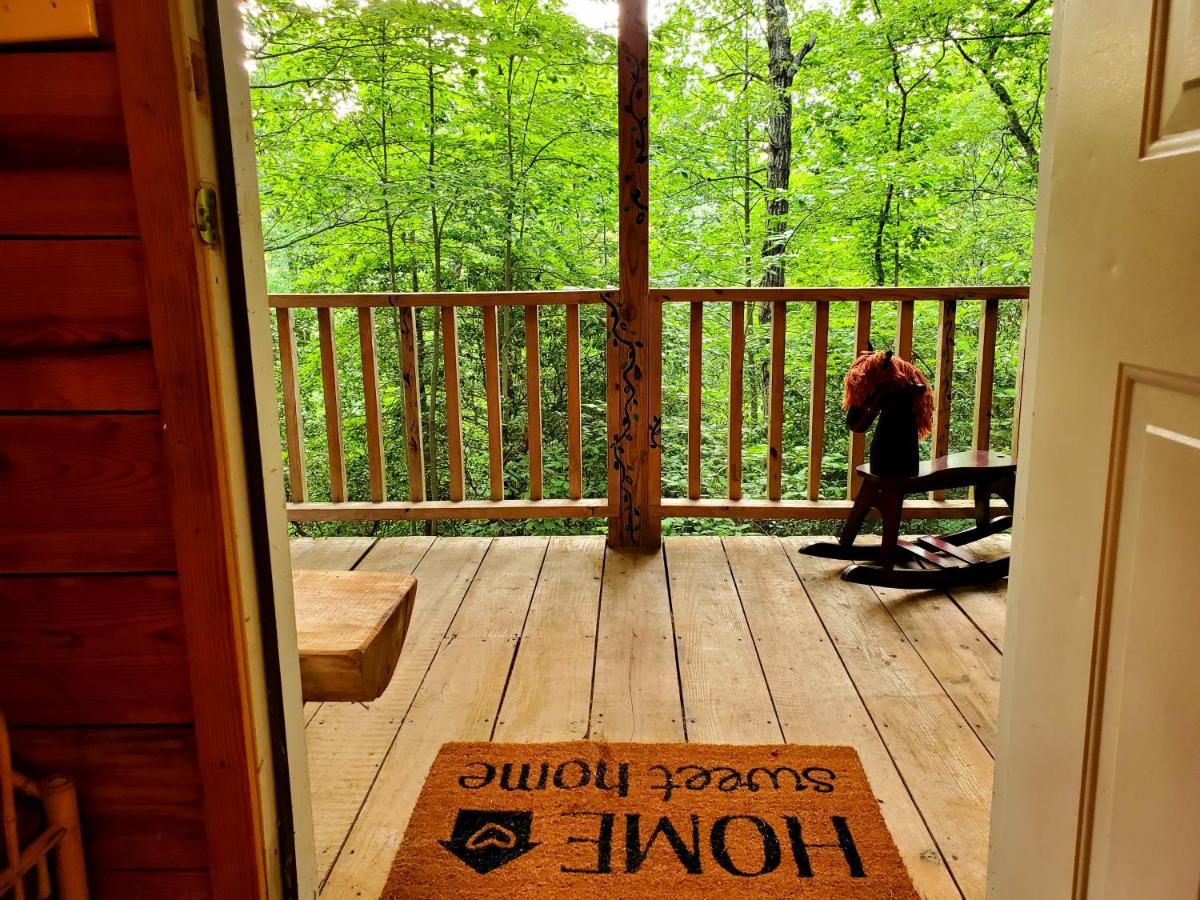 Lil' Log At Hearthstone Cabins And Camping - Pet Friendly Helen Esterno foto