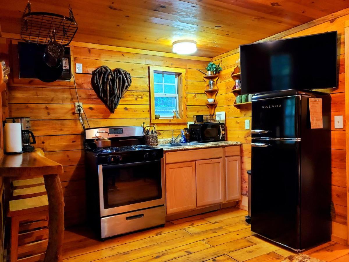 Lil' Log At Hearthstone Cabins And Camping - Pet Friendly Helen Esterno foto