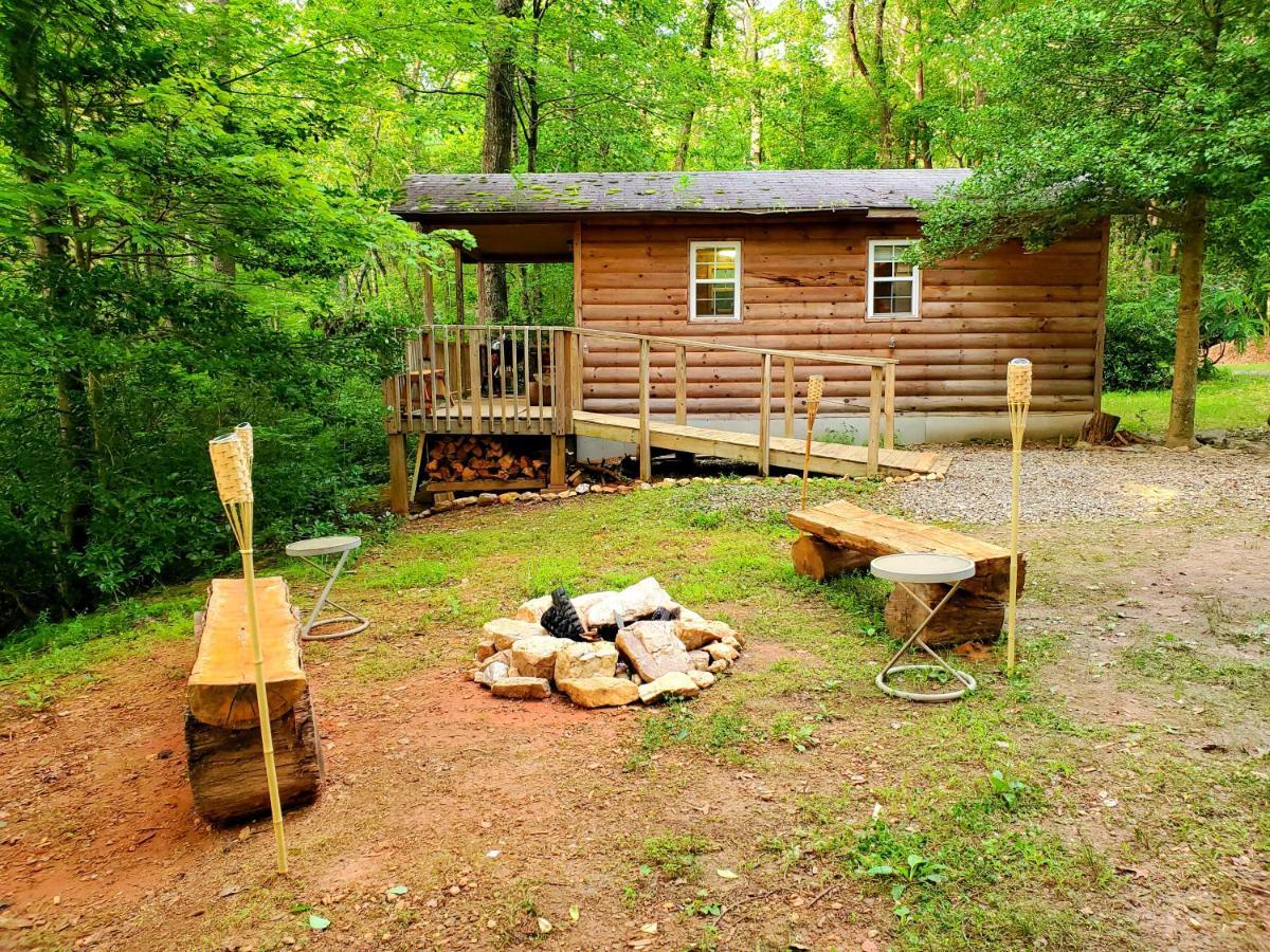 Lil' Log At Hearthstone Cabins And Camping - Pet Friendly Helen Esterno foto
