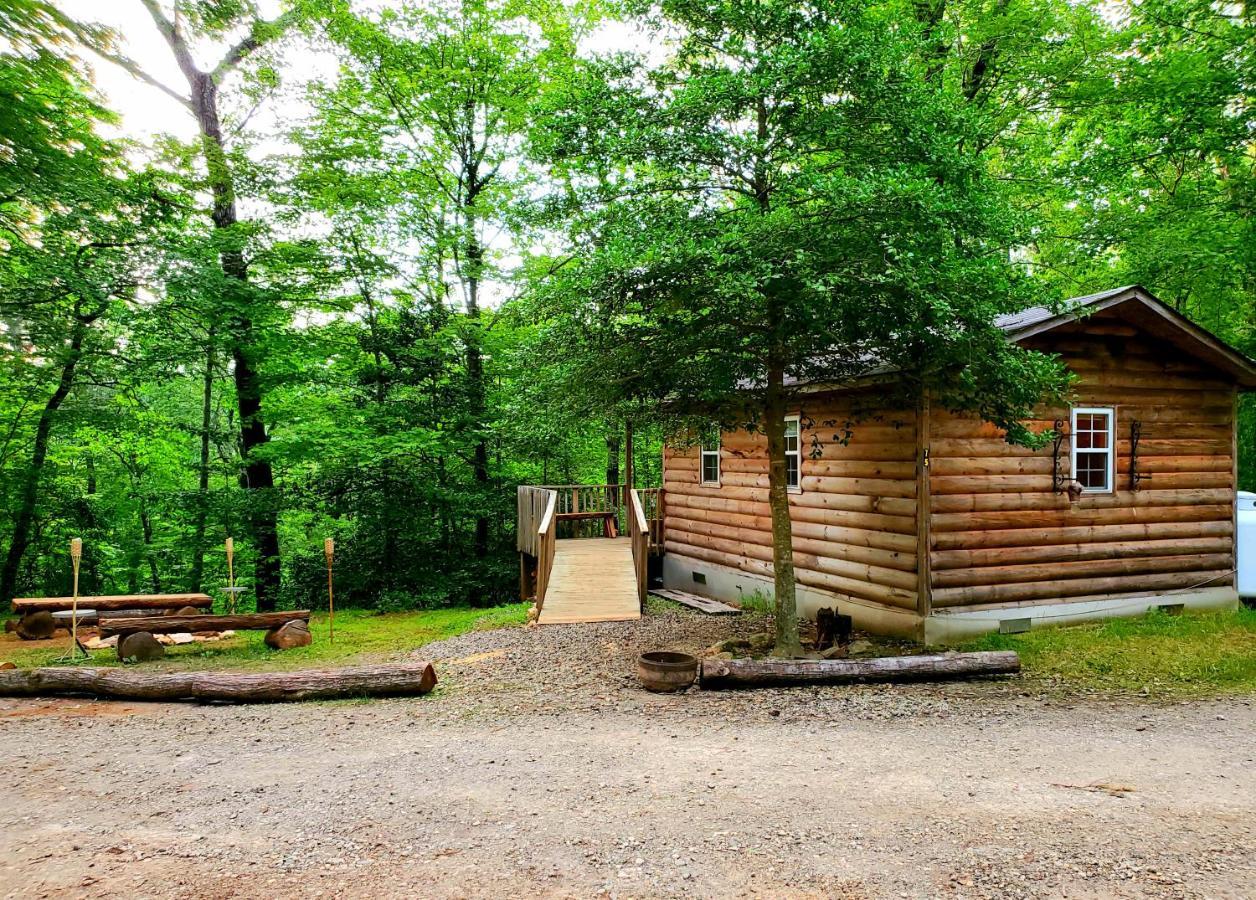 Lil' Log At Hearthstone Cabins And Camping - Pet Friendly Helen Esterno foto